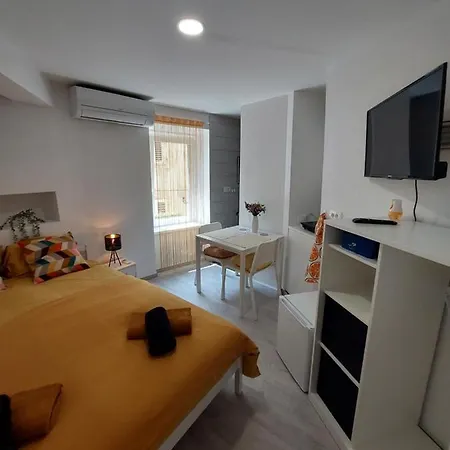 Cebelica Apartment *